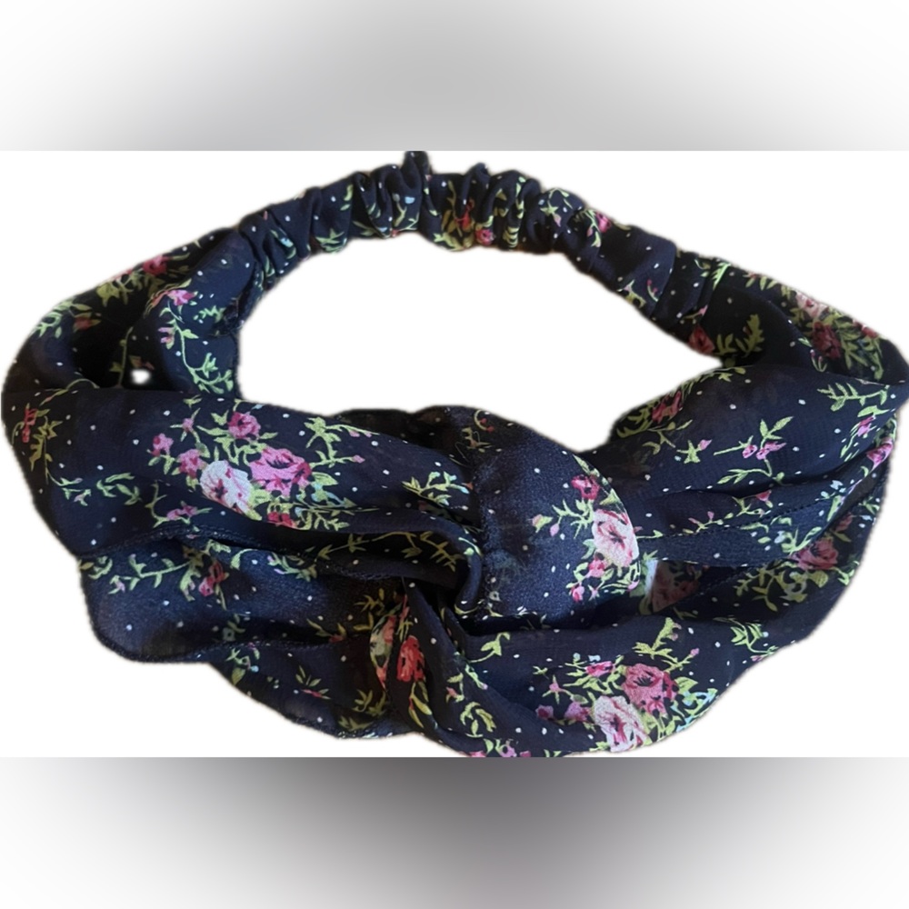 Chic Floral Navy Blue Twisted Headband. Excellent condition. One size fits most.